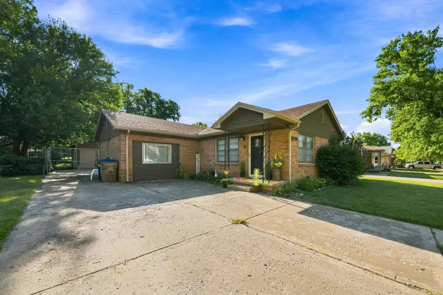 1220 N Lakeview Drive, Derby, KS 67037 - #2