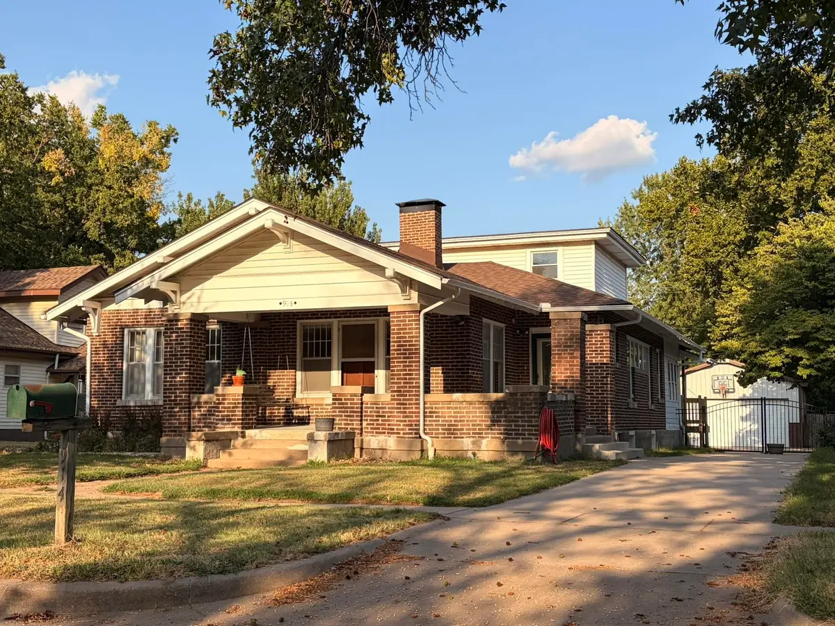 914 N 2nd Street, Arkansas City, KS 67005-6639 - #1