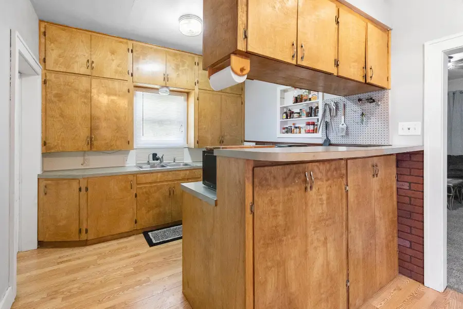 96 N Sedgwick Ave, Haven, KS 67543 - #3
