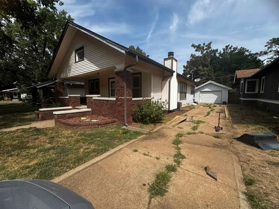 1018 W 3rd Ave, El Dorado, KS 67042 - #3