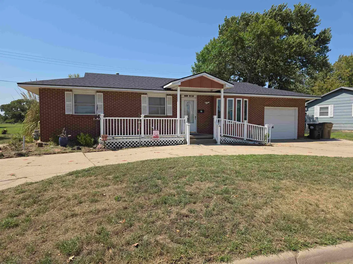 1711 James St, Hutchinson, KS 67502 - #1