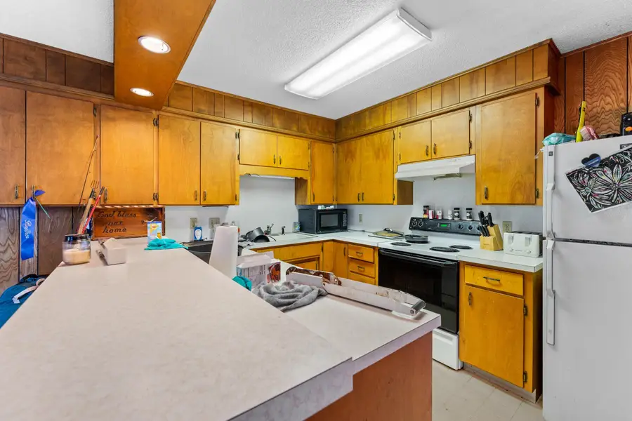 806 S Edwards, Moundridge, KS 67107 - #3