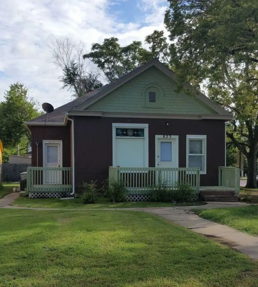 821-823 W Ash St, Salina, KS 67401 - #1