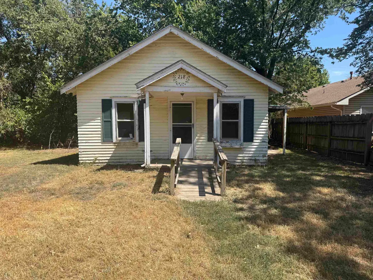 218 N Oak St, Goddard, KS 67052 - #1