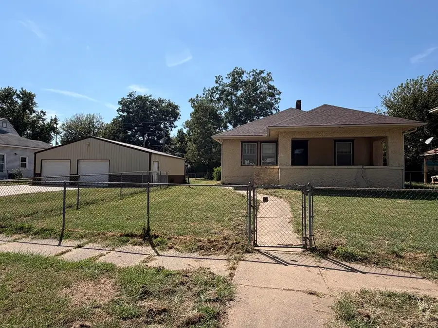 507 S B St, Arkansas City, KS 67005-2725 - #2