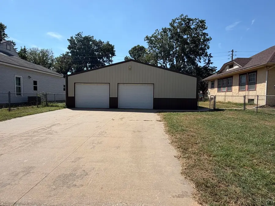 507 S B St, Arkansas City, KS 67005-2725 - #3