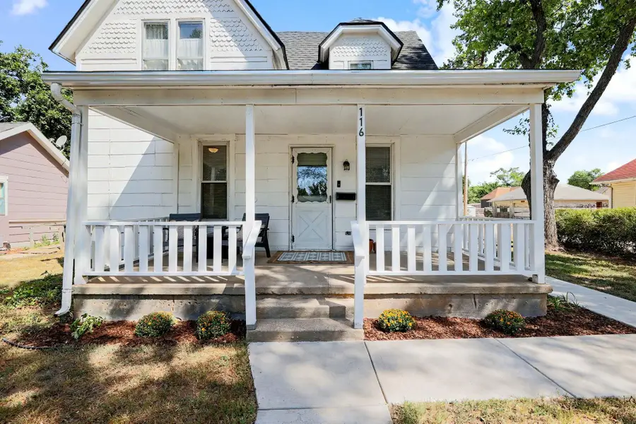 116 SW 3rd St, Newton, KS 67114 - #2