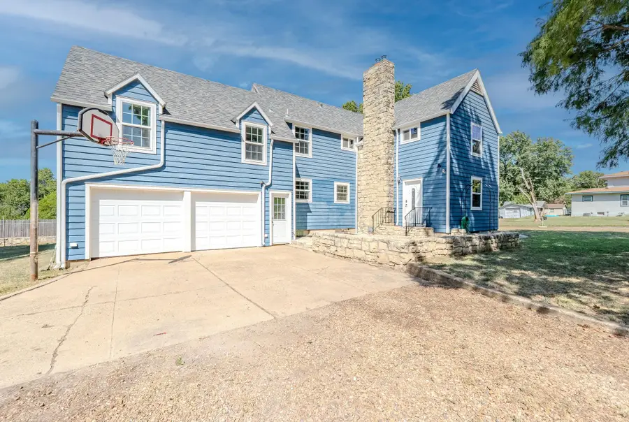 219 Park, Winfield, KS 67156 - #2