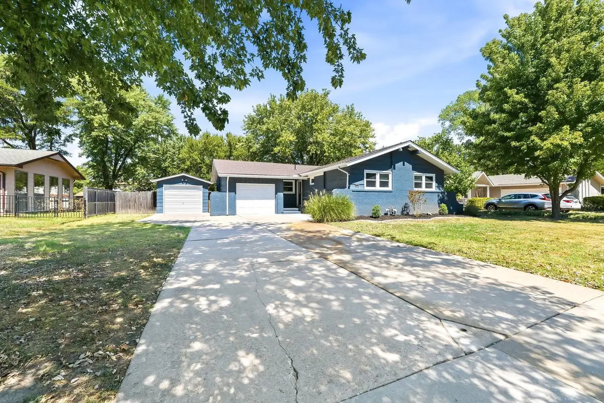 502 W Allison St, Andover, KS 67002 - #1