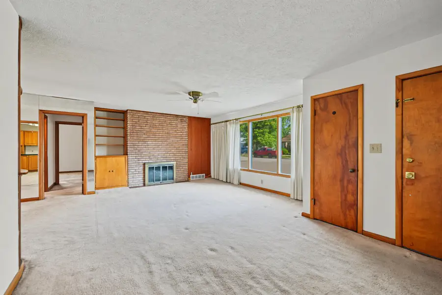 611 Morningside Dr., Salina, KS 67401 - #3
