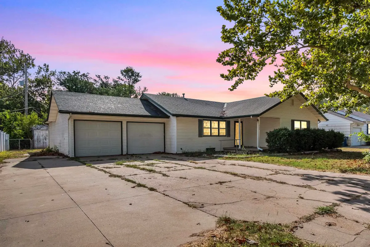 1208 Grandview Ave, Newton, KS 67114 - #1