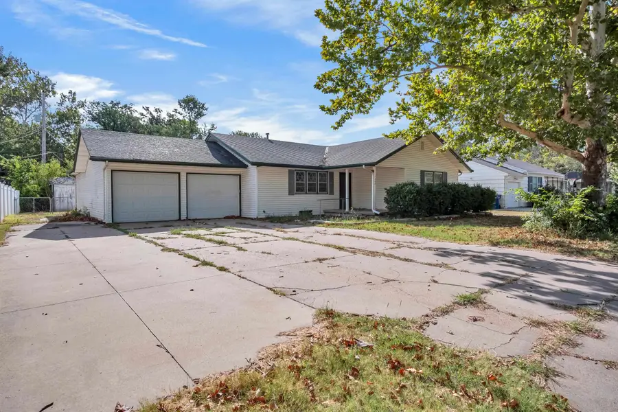 1208 Grandview Ave, Newton, KS 67114 - #2
