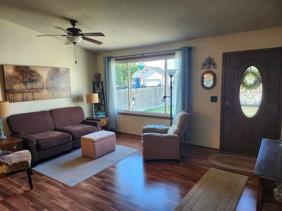 909 E 52nd St S, Wichita, KS 67216 - #2