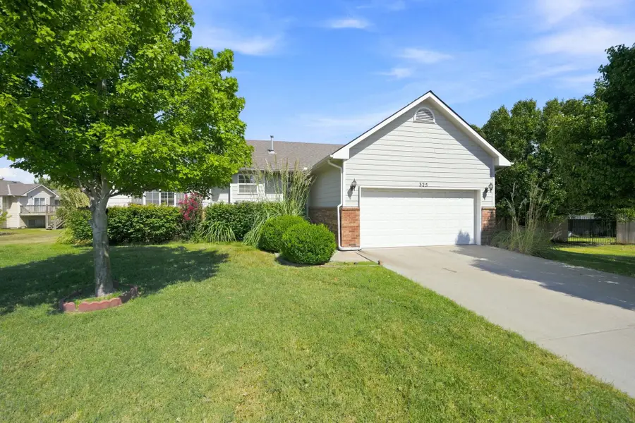 325 N Clay Circle, Wichita, KS 67206 - #2
