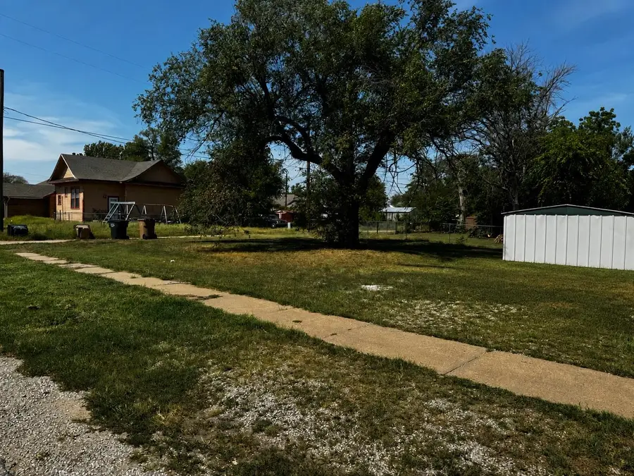 1501 N Prairie Ave, Hutchinson, KS 67501 - #2