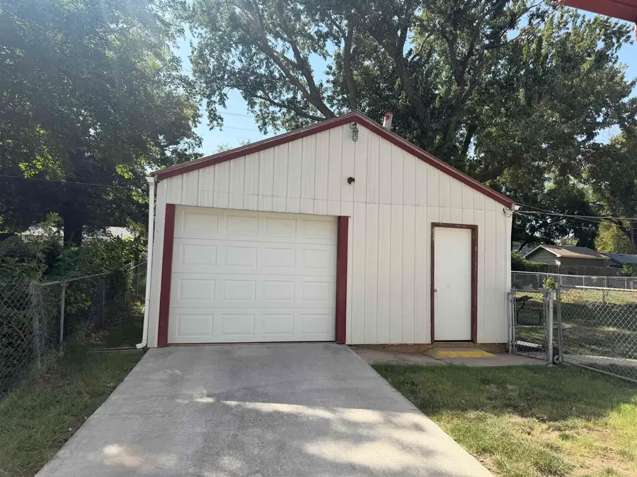 833 N Kokomo, Derby, KS 67037 - #3