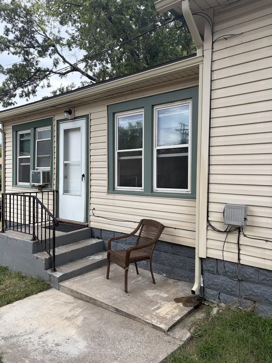 909 N Porter Ave Apts 1-4, Wichita, KS 67203 - #3