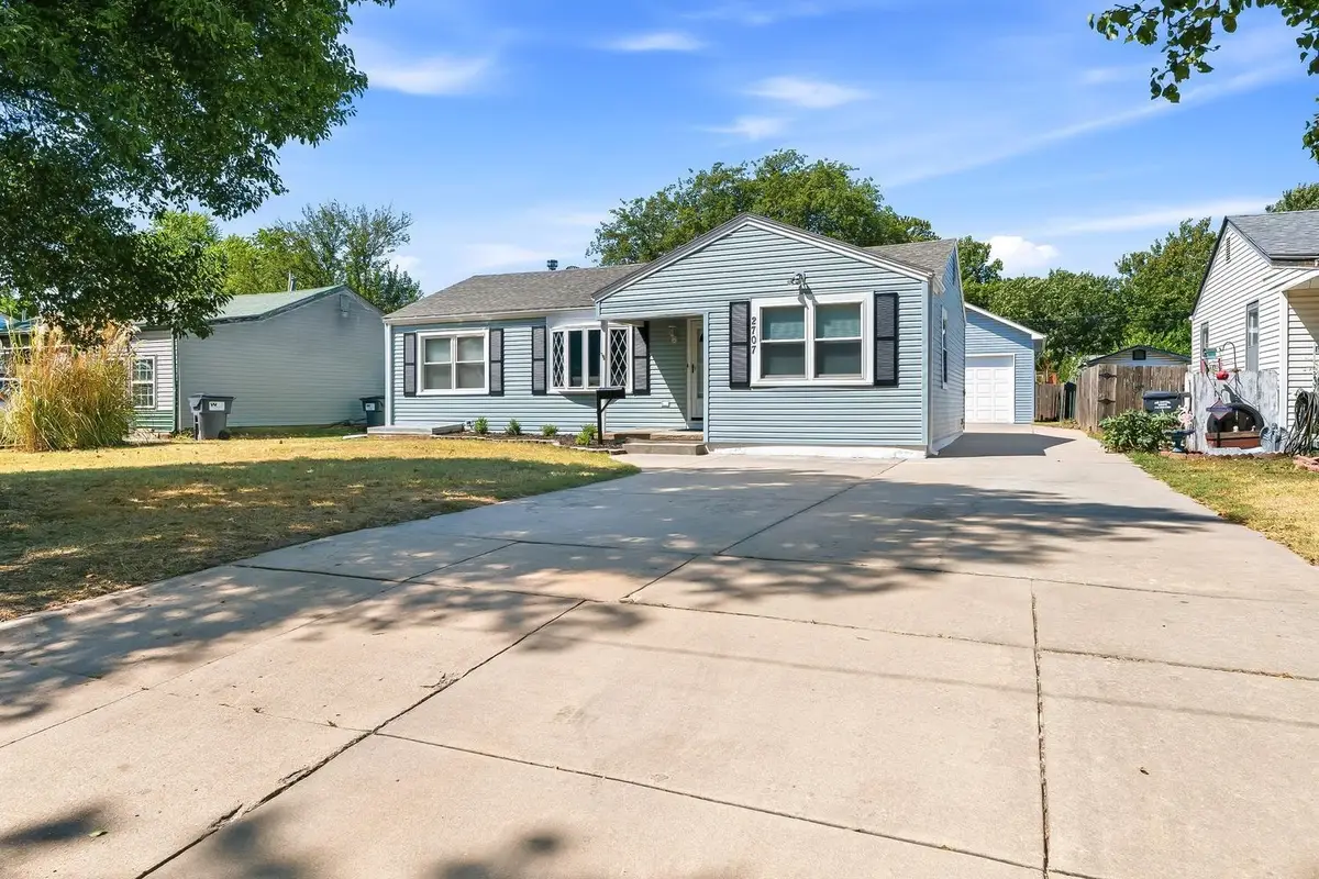 2707 S Greenwood St, Wichita, KS 67216 - #1