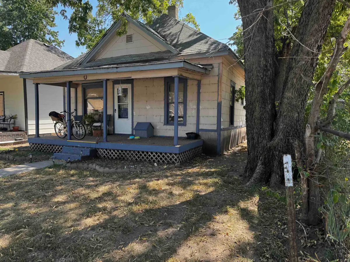 121 E Campbell St, Hutchinson, KS 67501 - #1