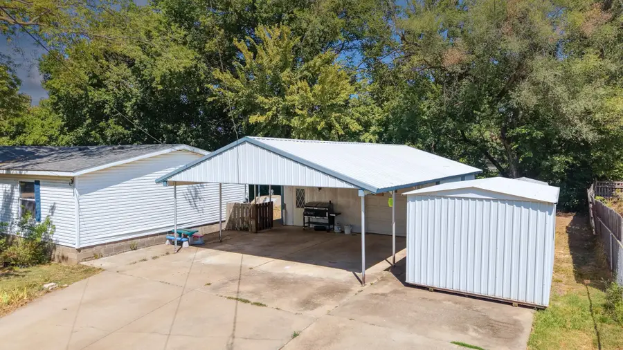 1010 E 1st, Winfield, KS 67156 - #2