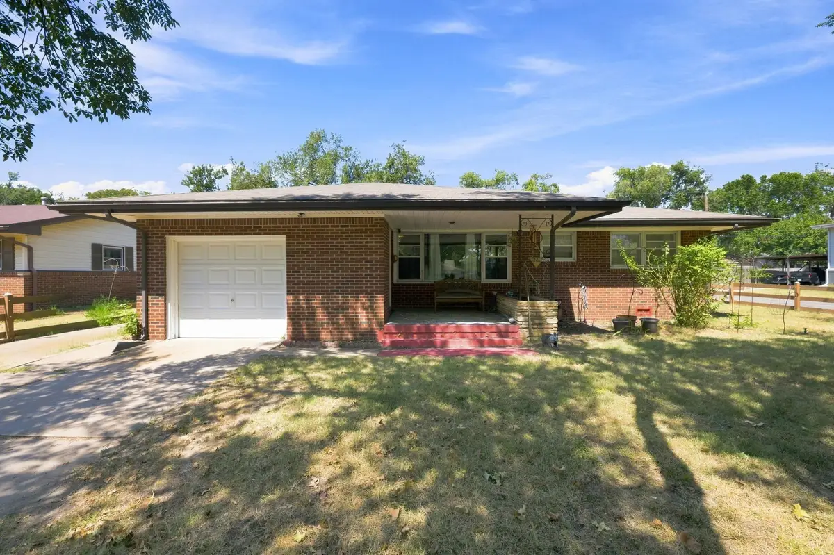 1302 W Fultz St, Wichita, KS 67217 - #1