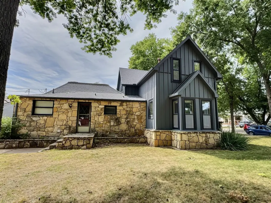 915 E 15th, Winfield, KS 67156 - #2