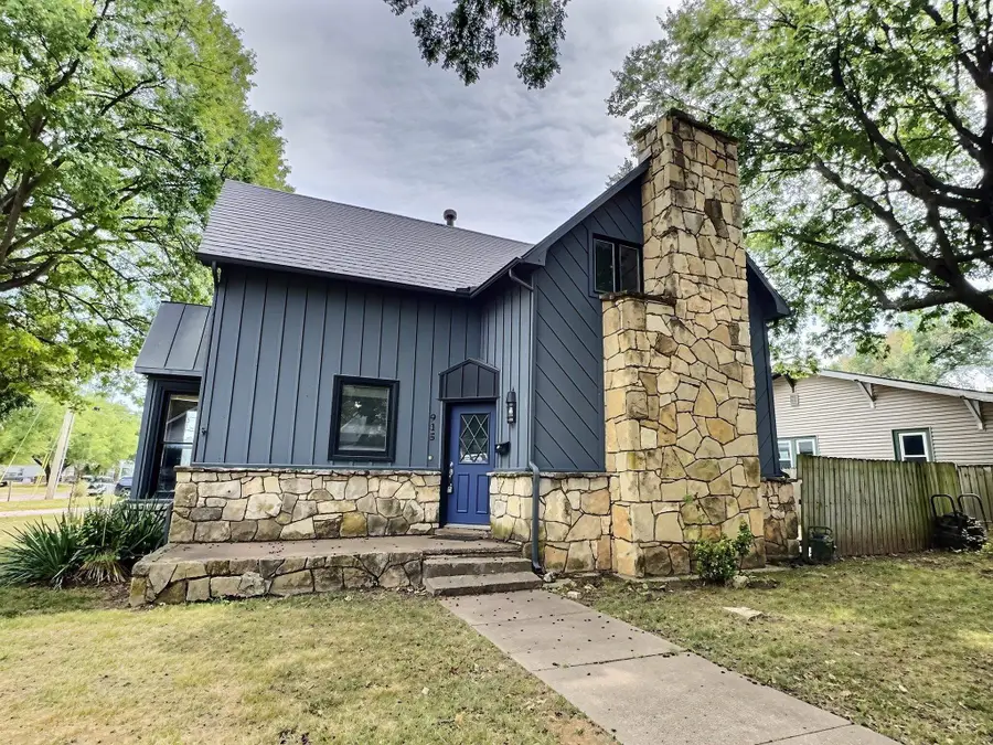 915 E 15th, Winfield, KS 67156 - #3