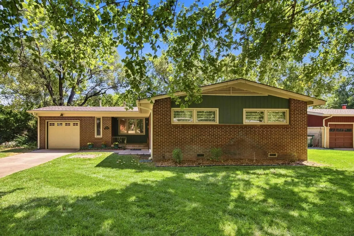 960 N Chipper Ln, Wichita, KS 67212 - #1
