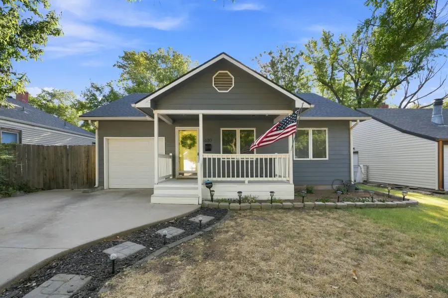 630 N Parkwood Ln, Wichita, KS 67208 - #2