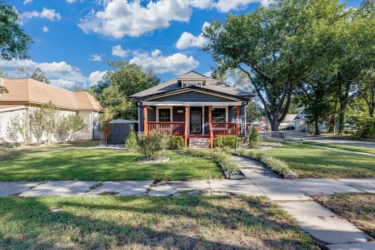 720 E 8th Ave, Winfield, KS 67156 - #1