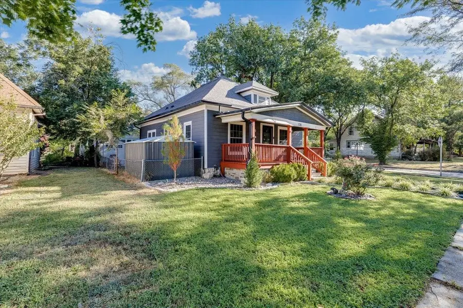 720 E 8th Ave, Winfield, KS 67156 - #2