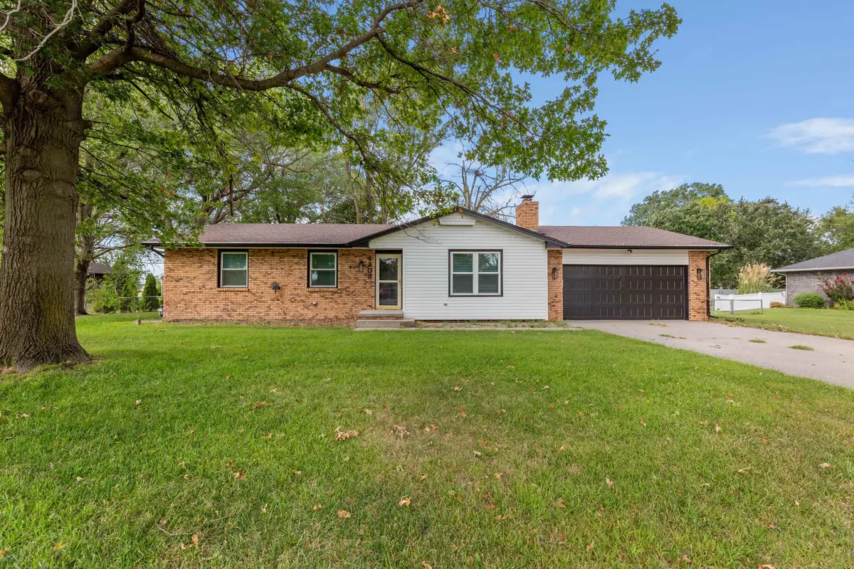 4303 Sequoia St, Hutchinson, KS 67502 - #1