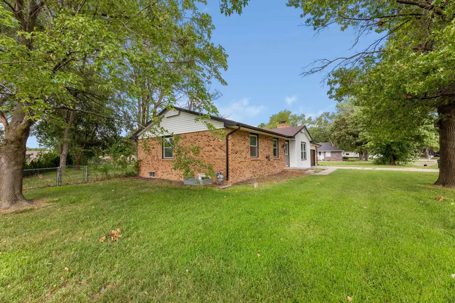 4303 Sequoia St, Hutchinson, KS 67502 - #2