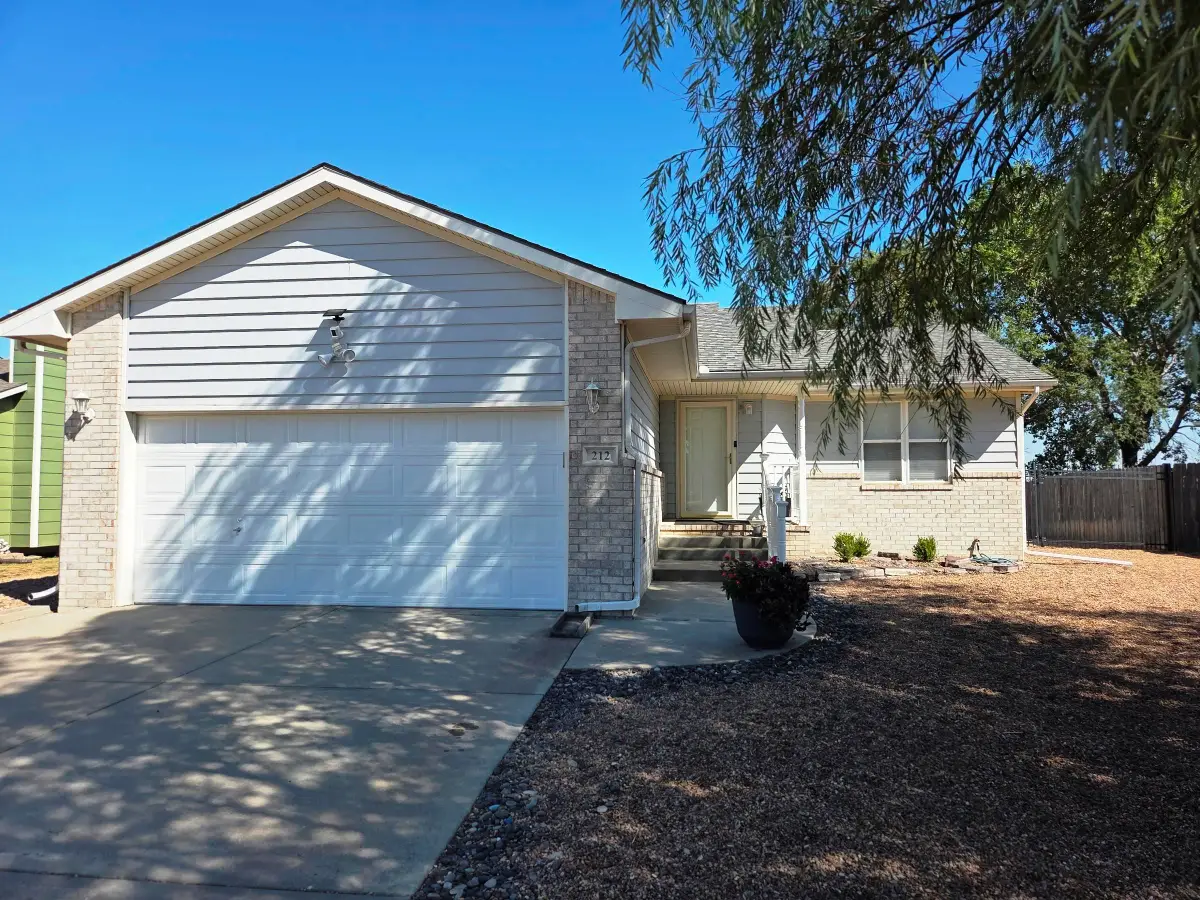 212 Sheffield, Newton, KS 67114 - #1