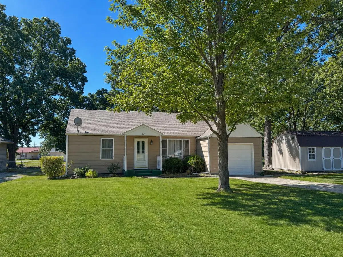 307 Lake Rd, Olpe, KS 66865 - #1