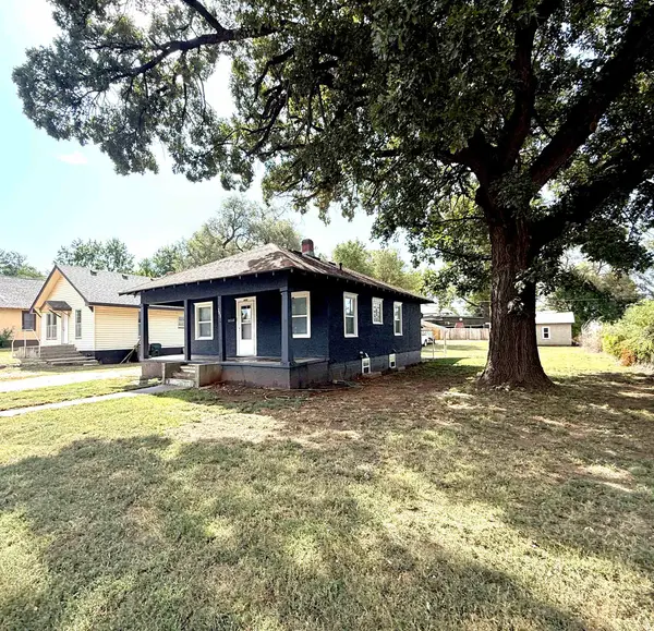 305 W Kansas Ave, Medicine Lodge, KS 67104