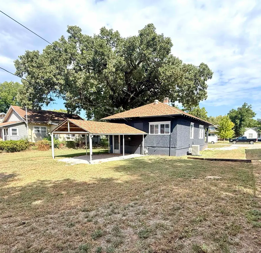 305 W Kansas Ave, Medicine Lodge, KS 67104 - #2