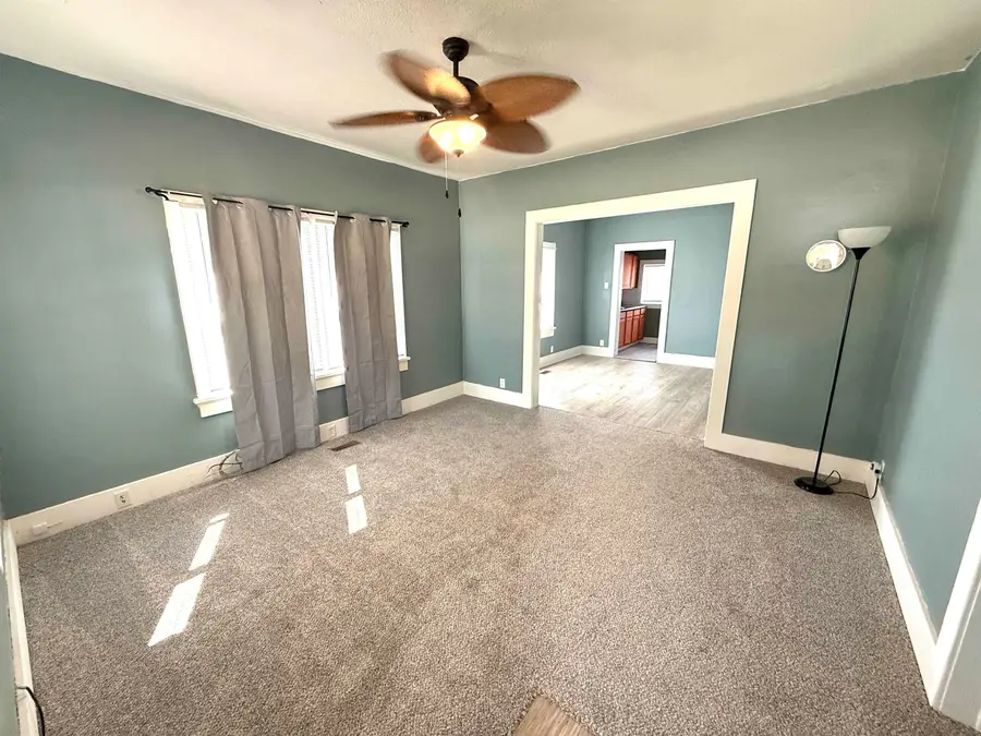 305 W Kansas Ave, Medicine Lodge, KS 67104 - #3