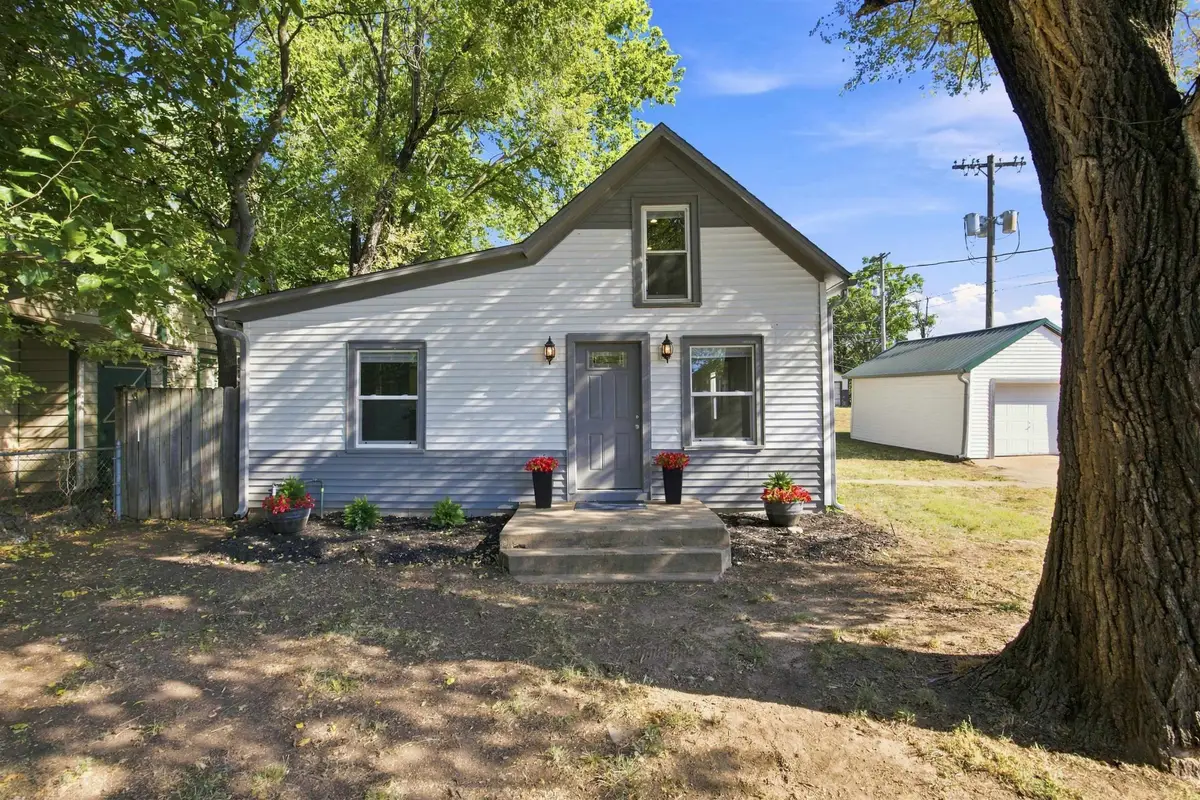 332 Gregg, Augusta, KS 67010 - #1