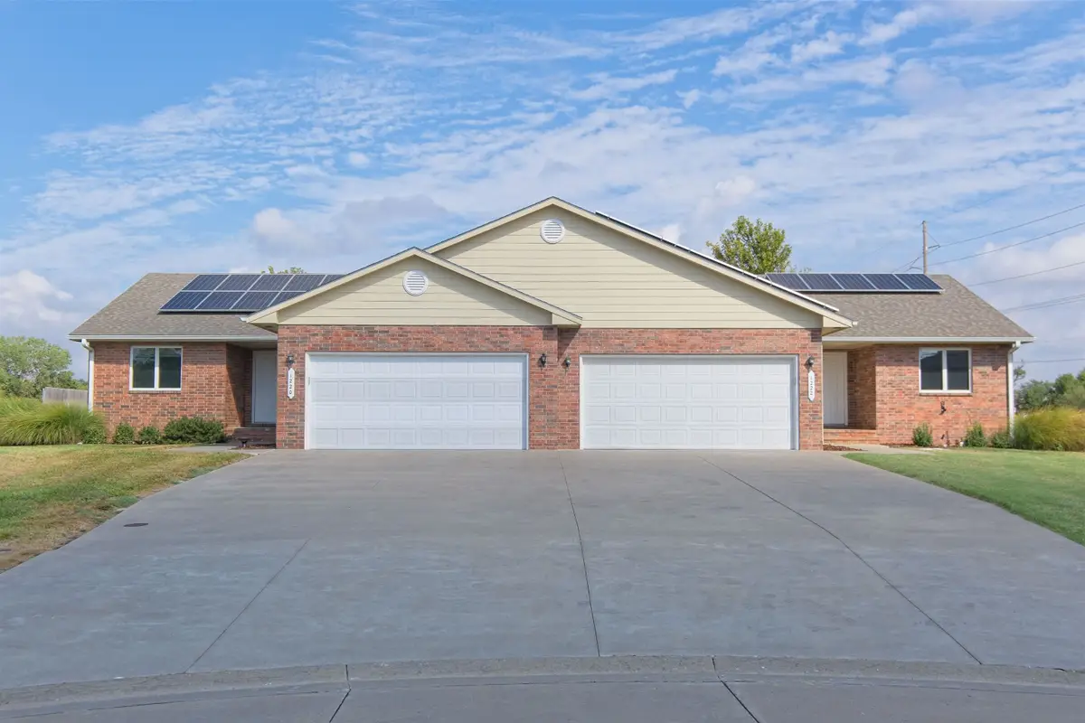 1220 and 1222 Lazy Creek Ct, Newton, KS 67114 - #1