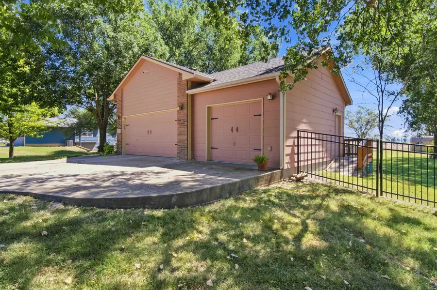 2245 E 84th St S, Haysville, KS 67060 - #3