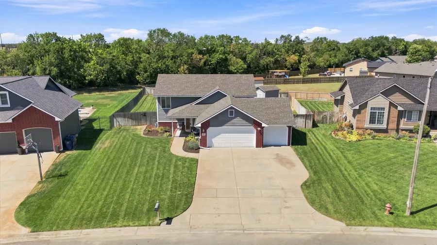 1041 N Meadow Rd, Valley Center, KS 67147 - #2