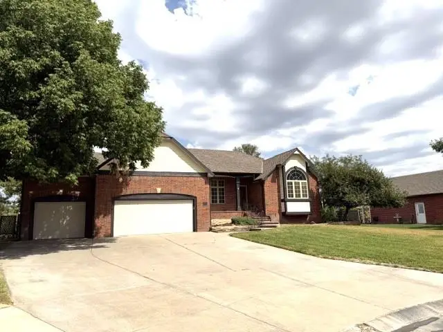 328 Campus Ct, North Newton, KS 67117 - #2