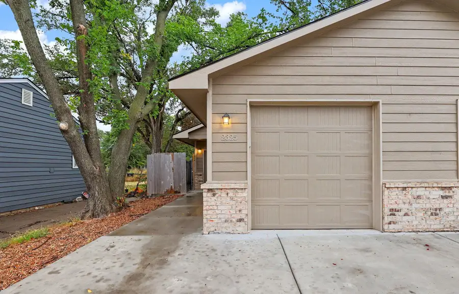 2325 N Burns Ave, Wichita, KS 67204 - #2