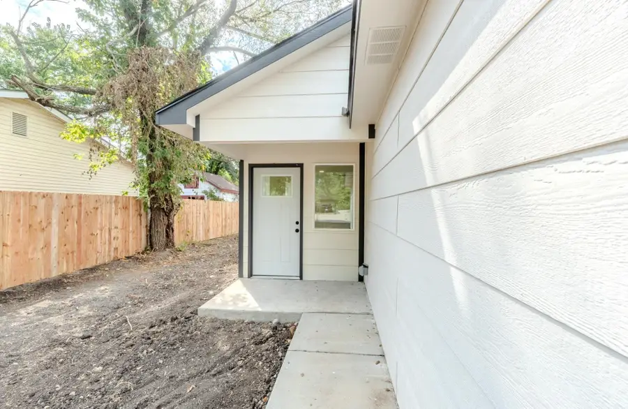 917 N Lulu St, Augusta, KS 67010 - #2