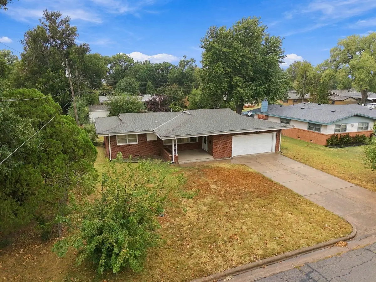 7826 W Quail Ln, Wichita, KS 67212 - #1