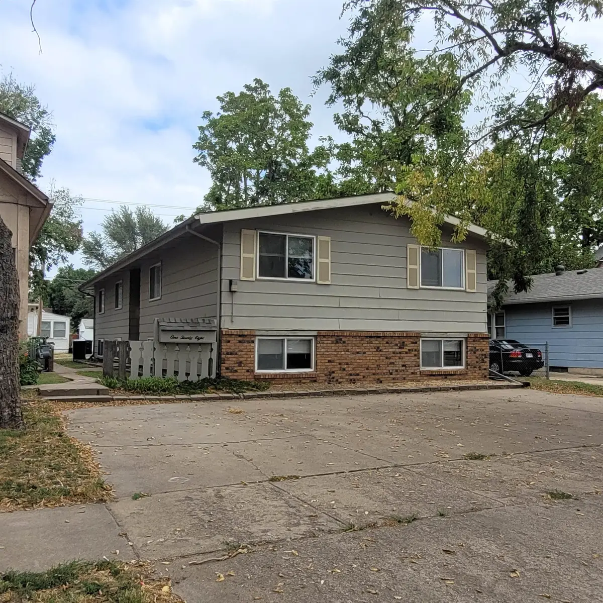 128 W Kirwin Ave, Salina, KS 67401 - #1