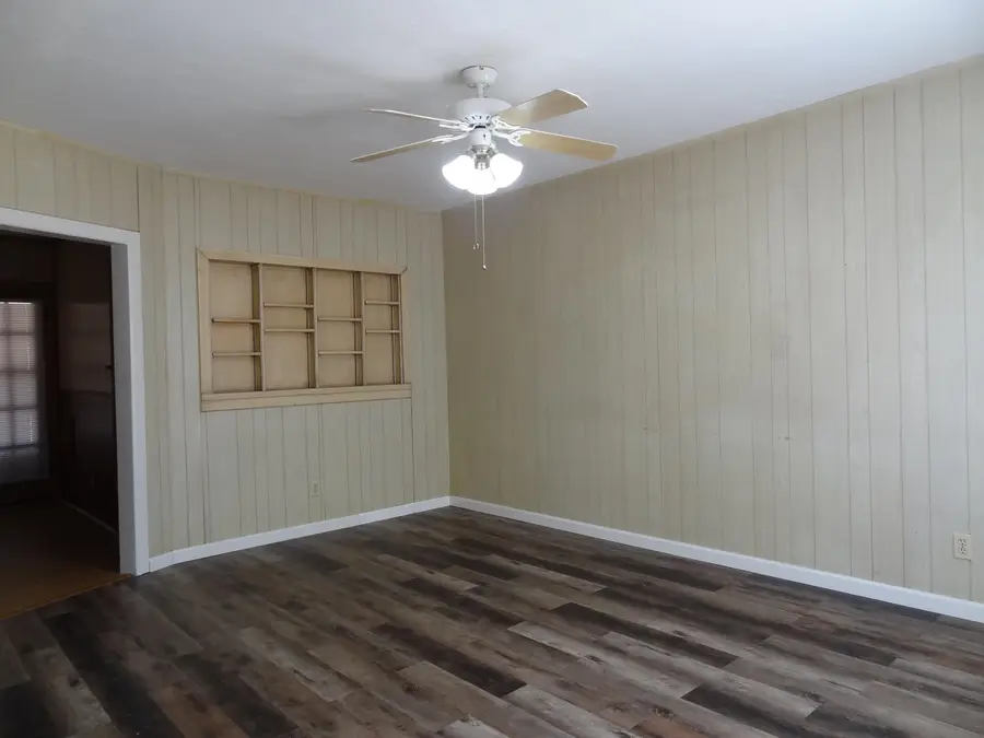 615 S Pershing, Wichita, KS 67218 - #2