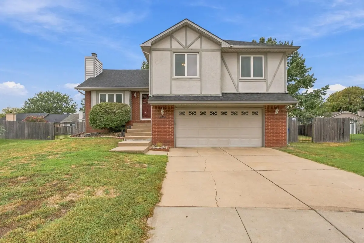 7814 W Barrington Cir, Wichita, KS 67212 - #1