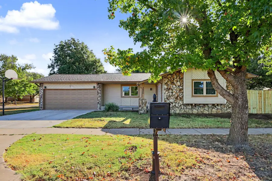 2420 N Edgemoor, Wichita, KS 67220 - #2
